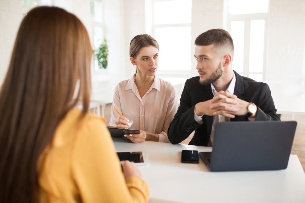 thoughtful-business-man-with-laptop-business-woman-with-pencil-folder-hands-thoughtfully-consulting-together-about-applicant-young-employers-spending-job-interview-modern-office.jpg переговоры
